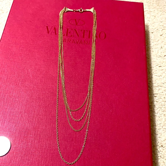 🖤ARTISTRY💕gold layer necklace - Picture 4 of 6